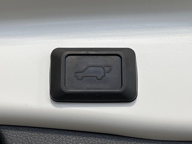 TOYOTA RAV4 HYBRID 4WD 2019 Image 31