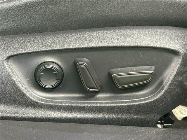 TOYOTA CAMRY HYBRID 2019 Image 31