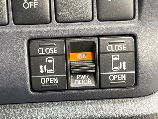 TOYOTA NOAH HYBRID 2015 Image 31