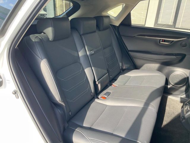 TOYOTA LEXUS NX300H 2018 Image 31