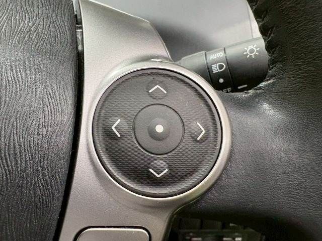 TOYOTA PRIUS ALPHA 2015 Image 31