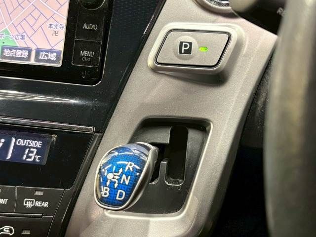 TOYOTA PRIUS ALPHA 2015 Image 31