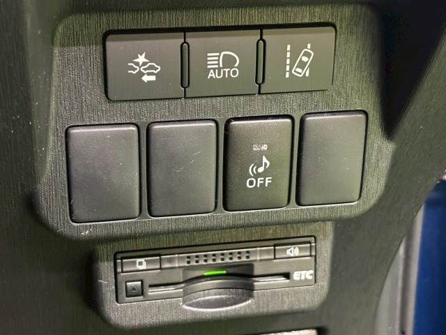 TOYOTA PRIUS ALPHA 2015 Image 31