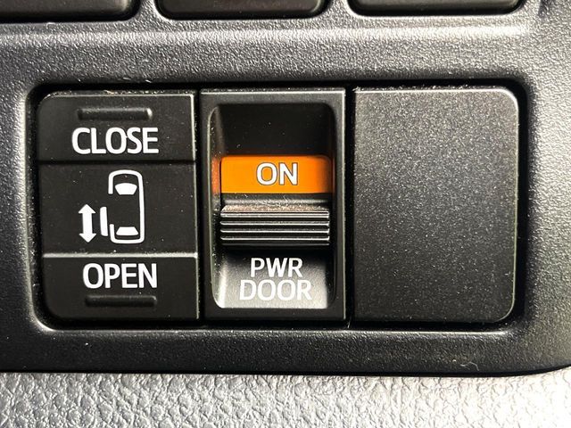 TOYOTA NOAH HYBRID 2019 Image 31