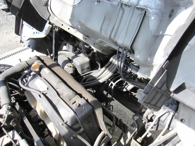 ISUZU ELF 2004 Image 31