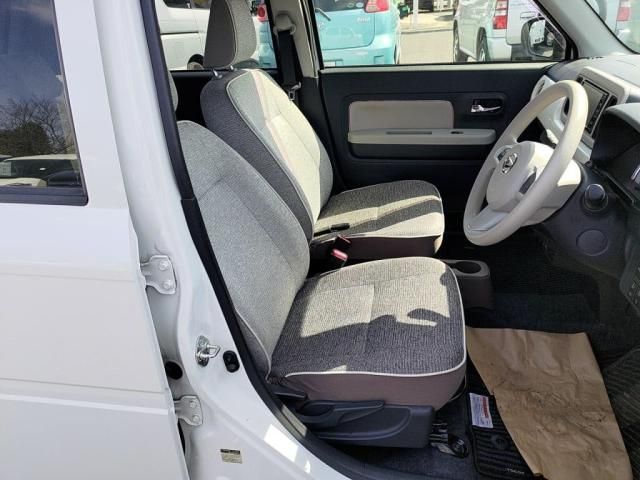 TOYOTA SIENTA 2013 Image 31