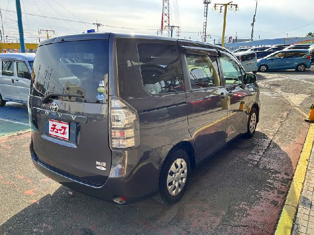 TOYOTA VOXY 2011 Image 31