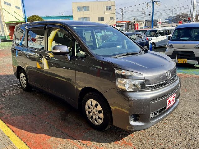 TOYOTA VOXY 2011 Image 31