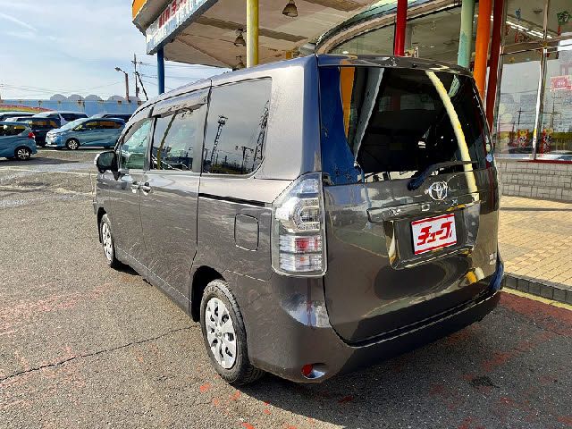 TOYOTA VOXY 2011 Image 31