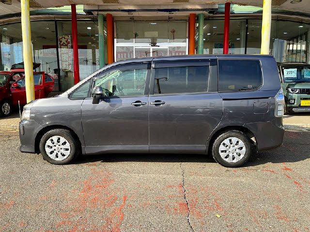 TOYOTA VOXY 2011 Image 31