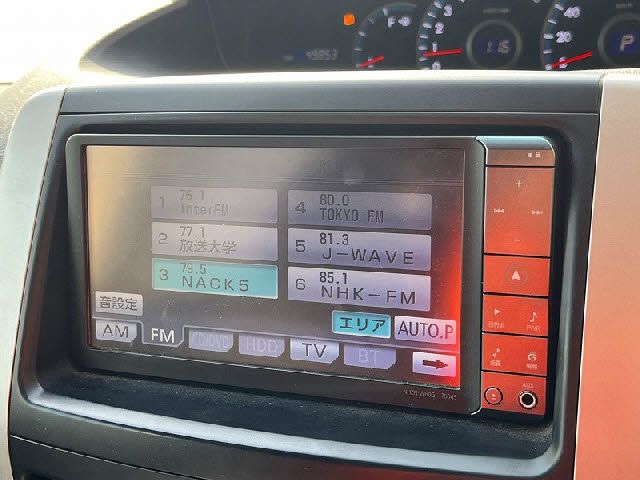 TOYOTA VOXY 2011 Image 31