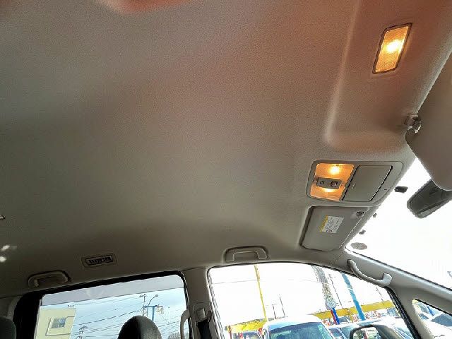 TOYOTA VOXY 2011 Image 31