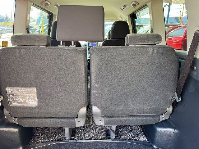 TOYOTA VOXY 2011 Image 31