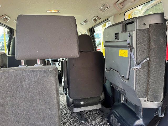 TOYOTA VOXY 2011 Image 31