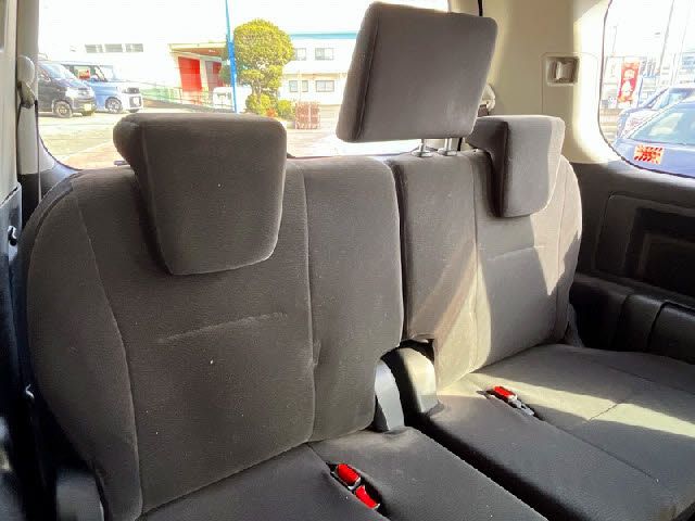 TOYOTA VOXY 2011 Image 31