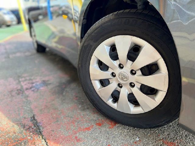 TOYOTA VOXY 2011 Image 31