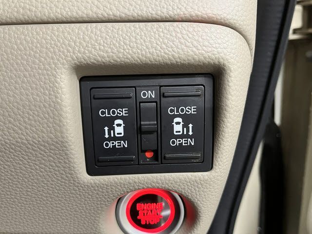 HONDA N BOX 2017 Image 31