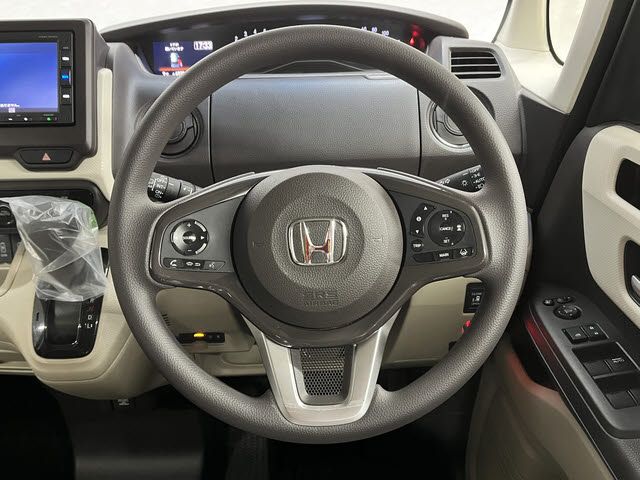 HONDA N BOX 2017 Image 31