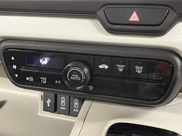 HONDA N BOX 2017 Image 31