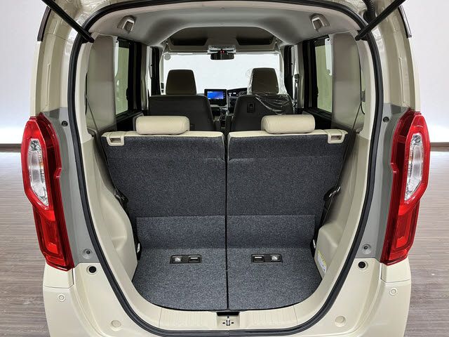 HONDA N BOX 2017 Image 31