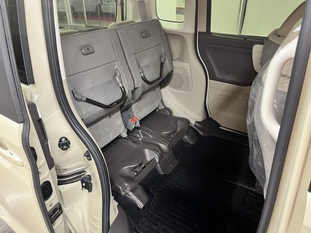 HONDA N BOX 2017 Image 31