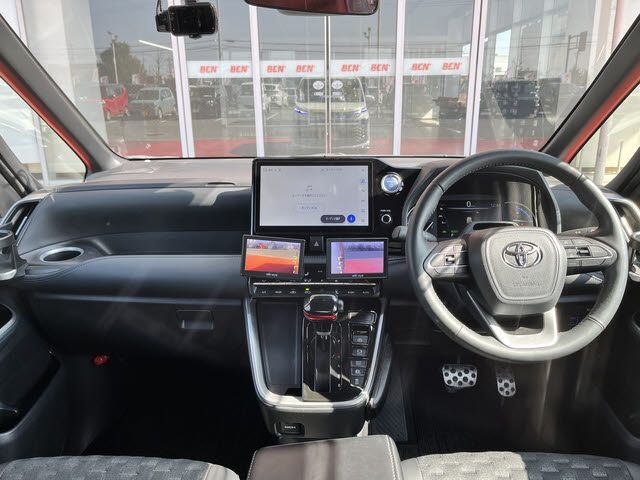 TOYOTA VOXY HYBRID 2023 Image 31