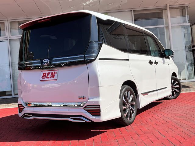 TOYOTA VOXY HYBRID 2023 Image 31