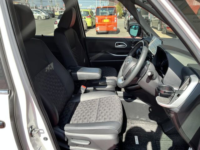 TOYOTA VOXY HYBRID 2023 Image 31