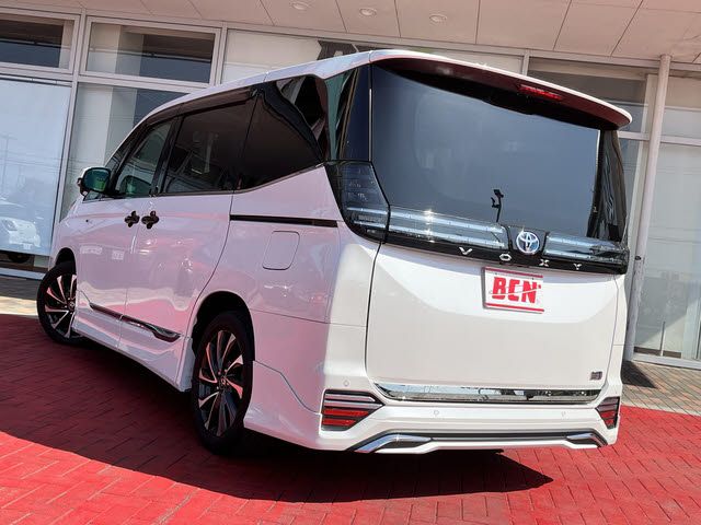 TOYOTA VOXY HYBRID 2023 Image 31