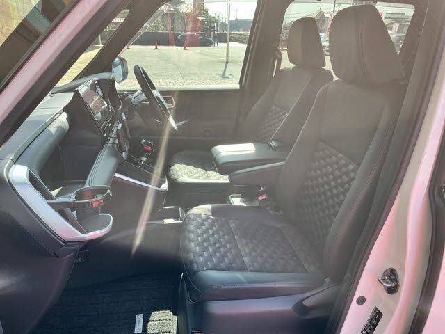 TOYOTA VOXY HYBRID 2023 Image 31