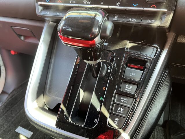 TOYOTA VOXY HYBRID 2023 Image 31