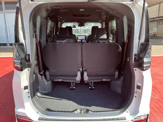 TOYOTA VOXY HYBRID 2023 Image 31