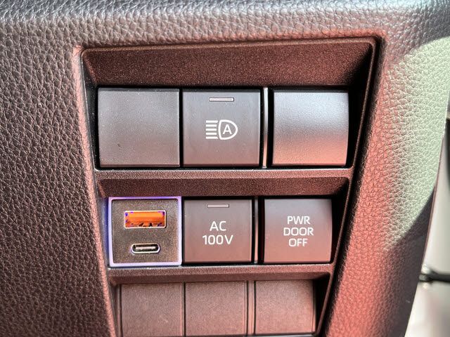 TOYOTA VOXY HYBRID 2023 Image 31