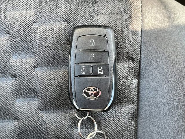 TOYOTA VOXY HYBRID 2023 Image 31