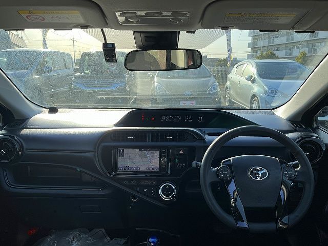 TOYOTA AQUA 2017 Image 31