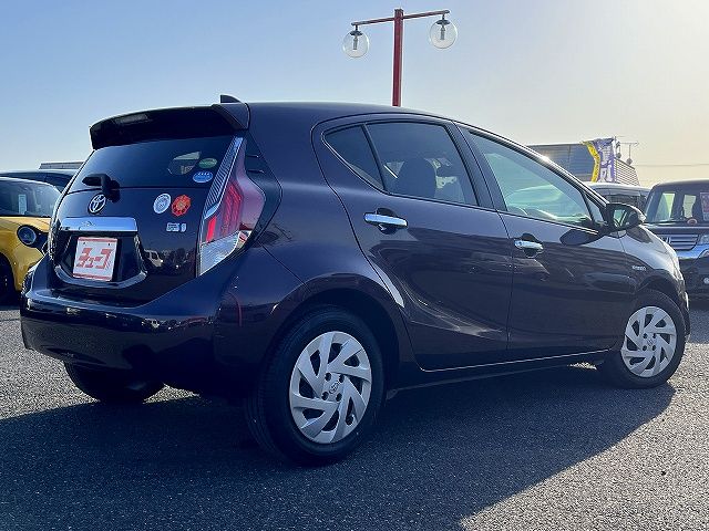 TOYOTA AQUA 2017 Image 31