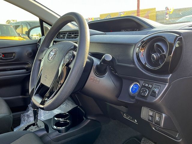 TOYOTA AQUA 2017 Image 31