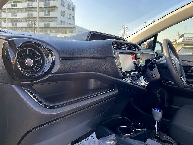 TOYOTA AQUA 2017 Image 31