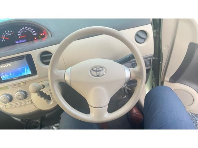 TOYOTA SIENTA 2011 Image 31