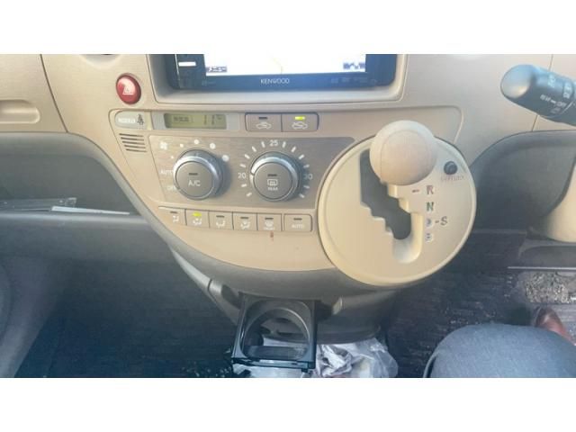 TOYOTA SIENTA 2011 Image 31