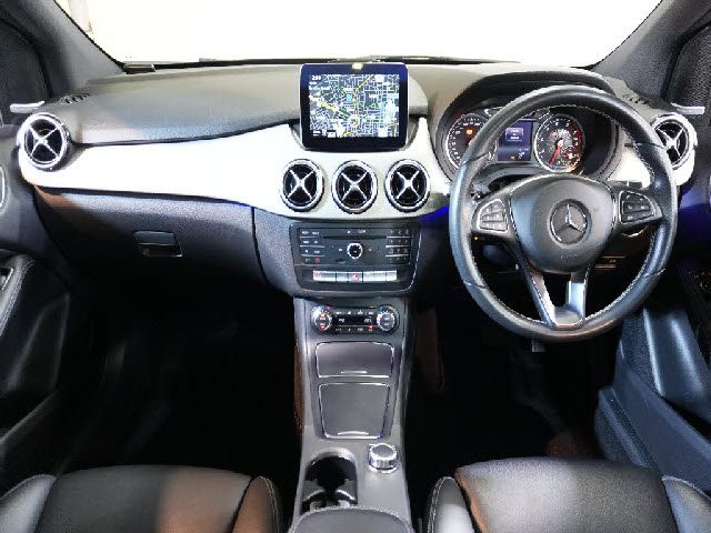 MERCEDES BENZ B CLAS 2018 Image 31