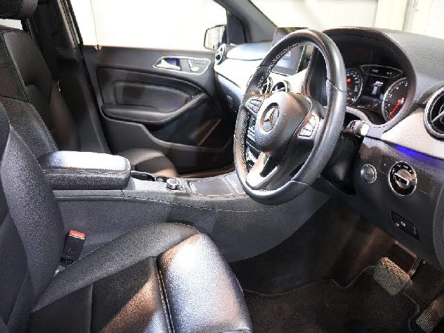 MERCEDES BENZ B CLAS 2018 Image 31