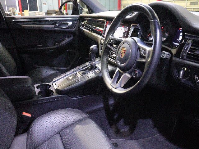 PORSCHE MACAN 2019 Image 31