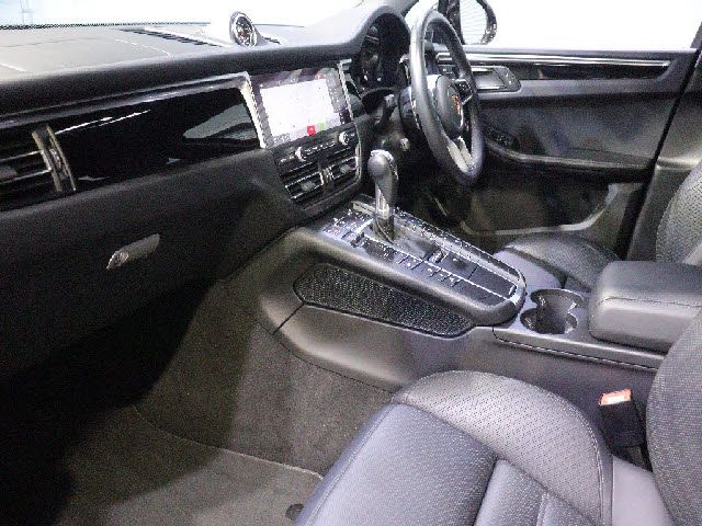 PORSCHE MACAN 2019 Image 31