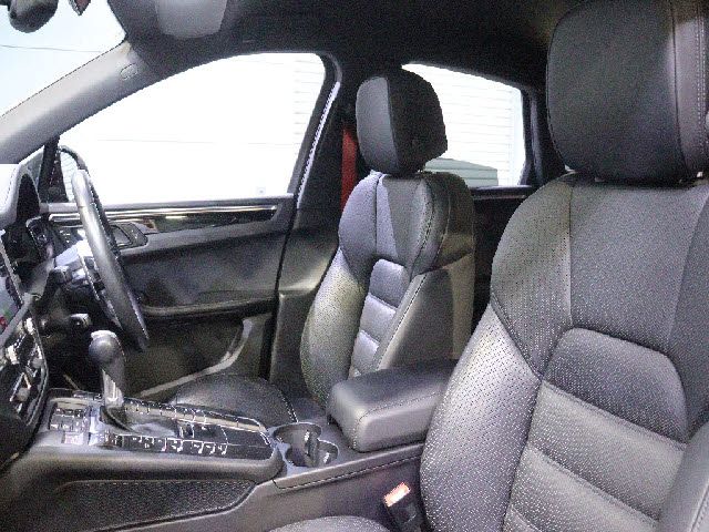 PORSCHE MACAN 2019 Image 31