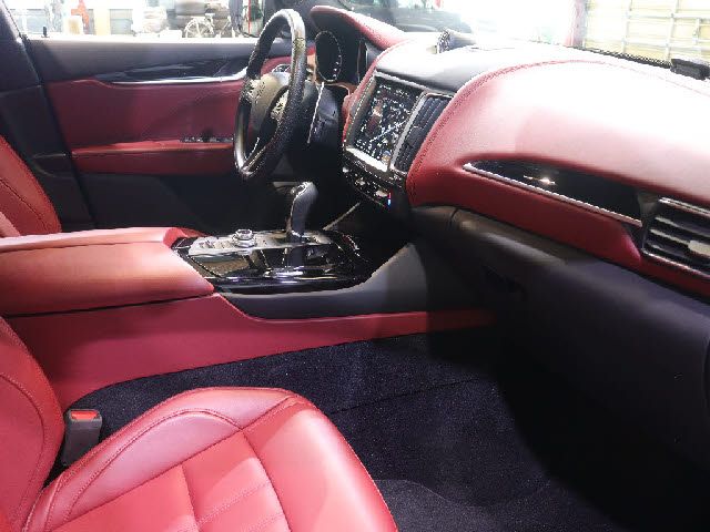 MASERATI LEVANTE 2017 Image 31