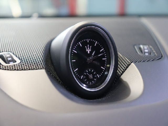 MASERATI LEVANTE 2017 Image 31