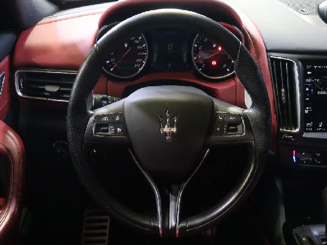 MASERATI LEVANTE 2017 Image 31