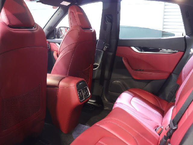 MASERATI LEVANTE 2017 Image 31