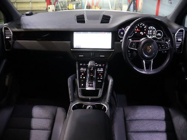 PORSCHE CAYENNE 2019 Image 31